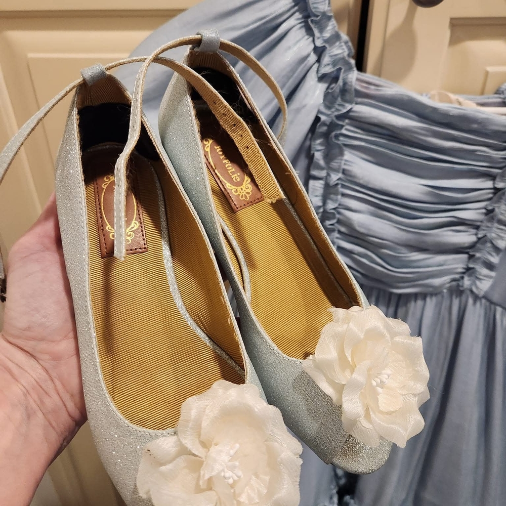 Joyfolie Off-White Dress Shoes with Pom-Pom Decoration